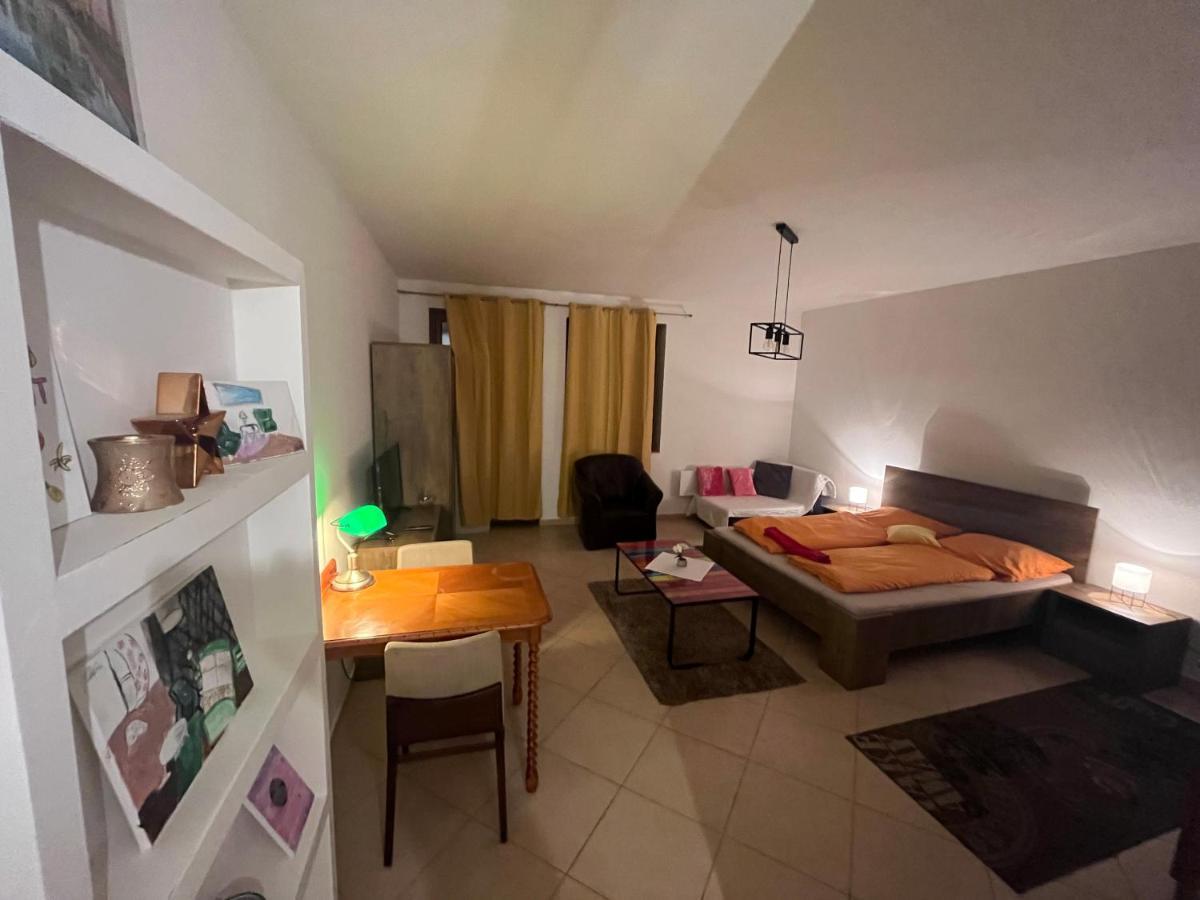 Komárno Monelly Apartman المظهر الخارجي الصورة